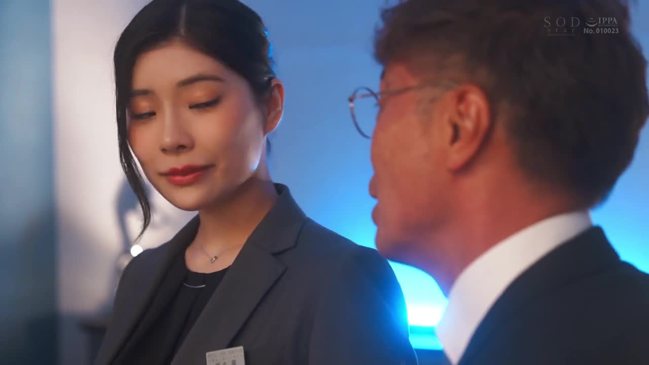 Nữ nhân viên lễ tân khách sạn có sở thích gạ địt đàn ông đã có vợ