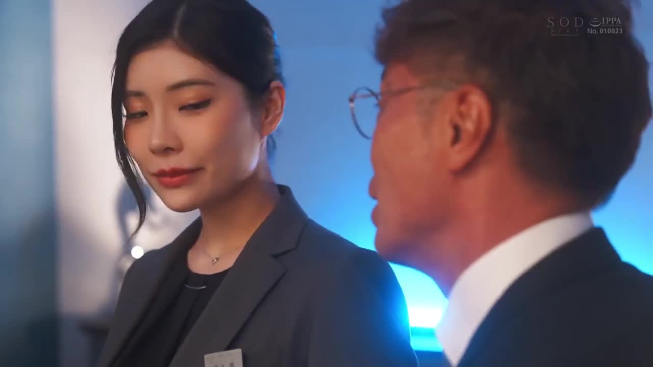 Chủ khách sạn quyến rũ vị khách nam