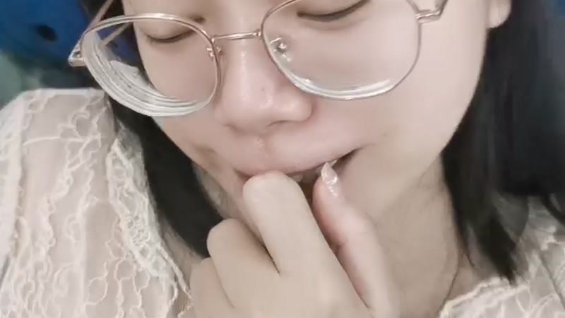 Check hàng em sinh viên 4 mắt dâm vl