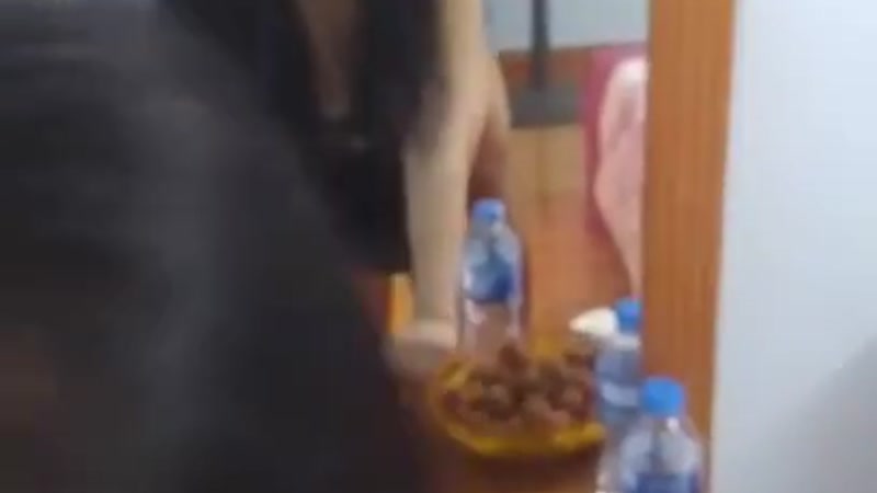 Chơi trước gương để anh nhìn rõ mặt em nào
