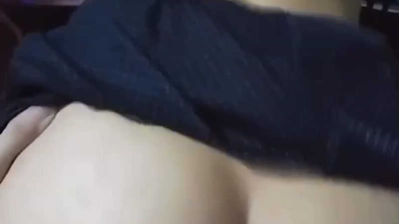 Con em váy đen tự nhấp dâm đãng