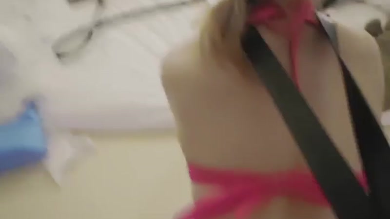 Chịch con em mặc bikini dâm đãng mê quá trời