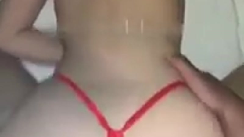 Mặc đồ lọt khe anh thông bướm dâm quá