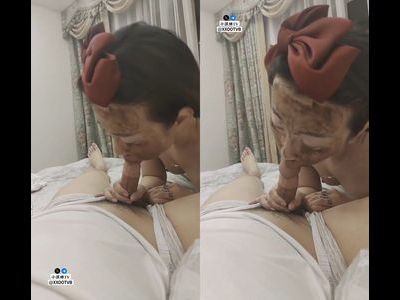 Đang skincare mà em nứng bú cu dâm quá
