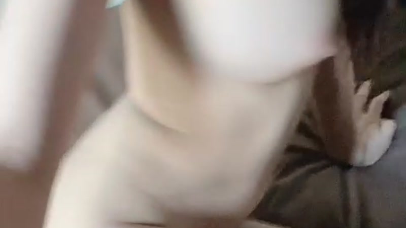 Gái nứng nuột xinh quay video cưỡi buồi anh daddy