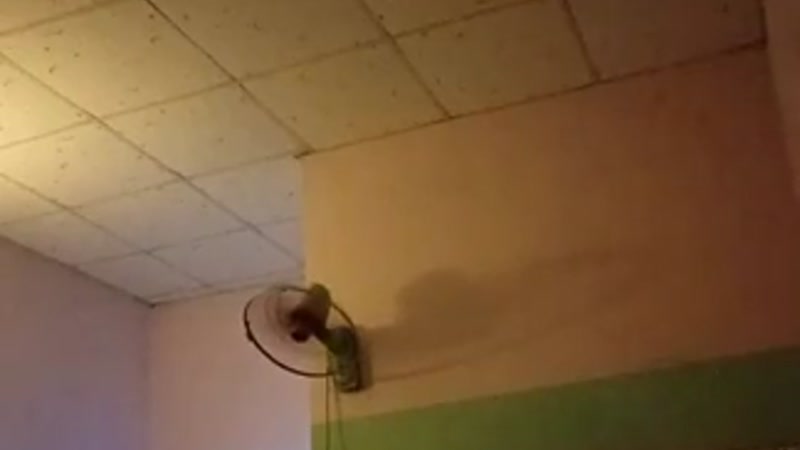 Chịch em tay vịn quán hát dâm vô cùng