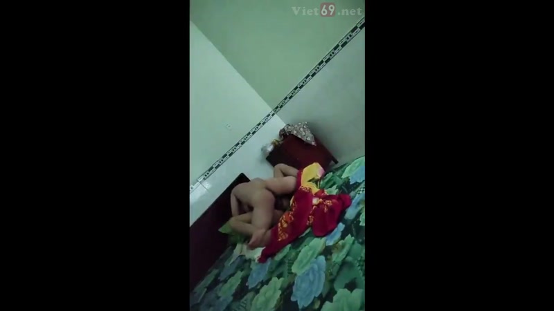 Dẫn nhân tình về nhà khi vợ đi làm