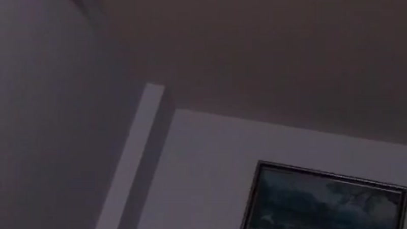 Chịch lồn gái dâm khiêu gợi tư thế truyền thống trong nhà nghỉ