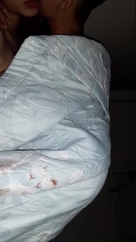 Chịch đút em lồn khít sướng mê vô cùng