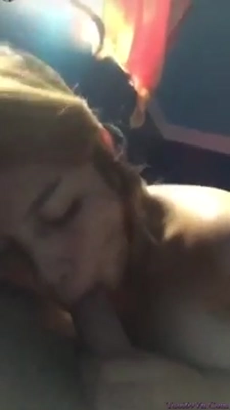 Cô em nứng mút cu dâm quá trời ngon