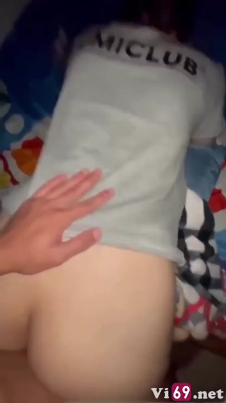 Đụ cô em xinh trên giường quay clip dâm vãi